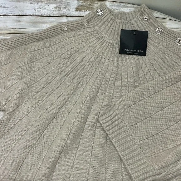 𝅺marc New York Andrew Marc fit is loose with a dolman sleeve and rhinestones - Picture 10 of 15